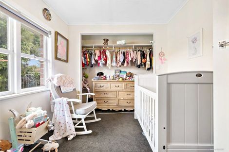 Photo of property in 16 Campbell Place, Papakura, 2110