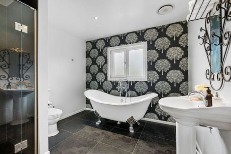 Photo of property in 2 Crichton Terrace, Cashmere, Christchurch, 8022