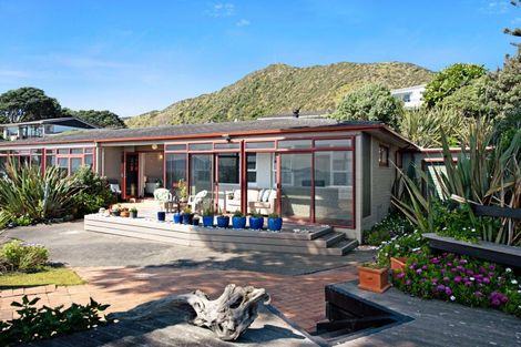 Photo of property in 2/33 Beach Road, Paekakariki, 5034