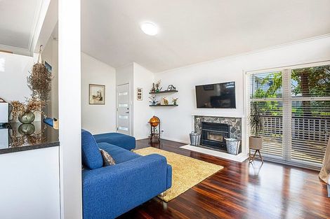 Photo of property in 241 Glengarry Road, Glen Eden, Auckland, 0602