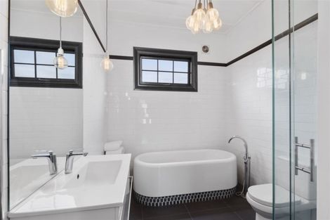 Photo of property in 1c Eversleigh Road, Belmont, Auckland, 0622