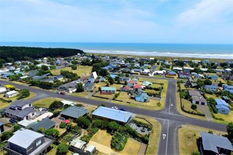 Photo of property in 9 Takitimu Street, Waitarere Beach, Levin, 5510