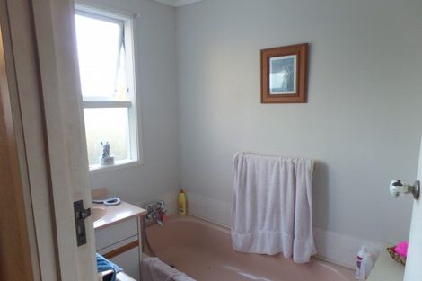 Photo of property in 10 Adams Road, Thornton Bay, Thames, 3575