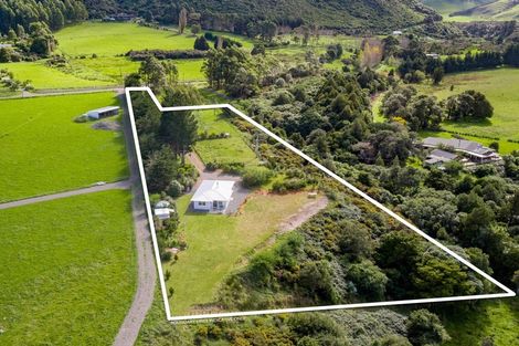 Photo of property in 104 Bucks Road, Tauwharenikau, Featherston, 5773