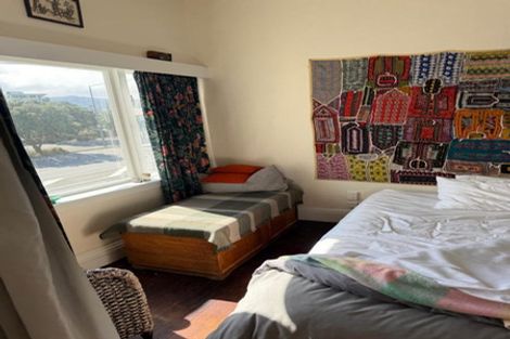 Photo of property in 68 Oriental Parade, Oriental Bay, Wellington, 6011
