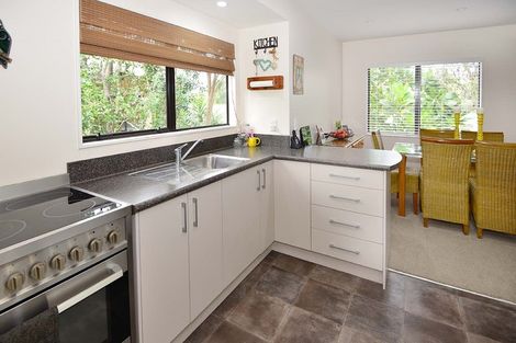 Photo of property in 2/73 Athena Drive, Totara Vale, Auckland, 0629