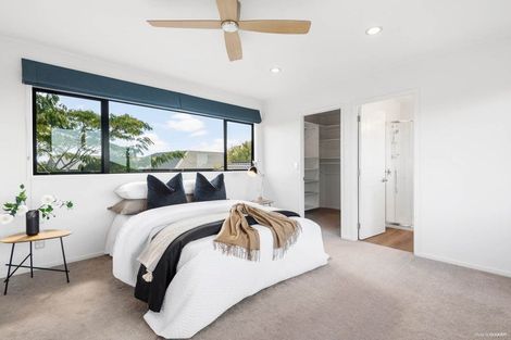 Photo of property in 10 Bridgehead Cove, West Harbour, Auckland, 0618