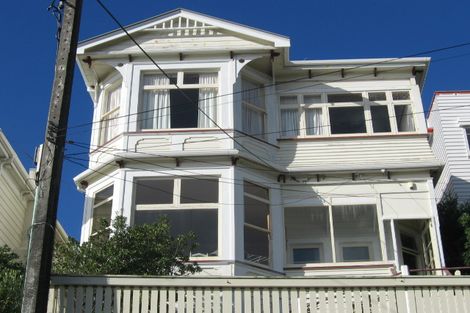 Photo of property in 2/31 The Crescent, Roseneath, Wellington, 6011