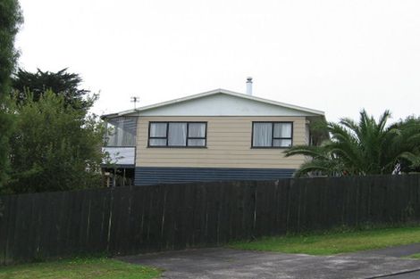 Photo of property in 8 Cyril Crescent, West Harbour, Auckland, 0618