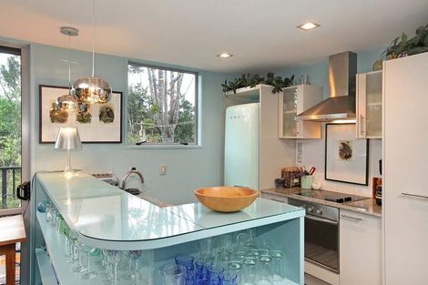 Photo of property in 25 Landing Road, Titirangi, Auckland, 0604