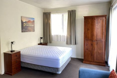 Photo of property in 8c Schnapper Rock Road, Schnapper Rock, Auckland, 0632