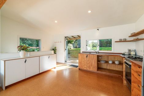 Photo of property in 100 Motuhara Road, Plimmerton, Porirua, 5026