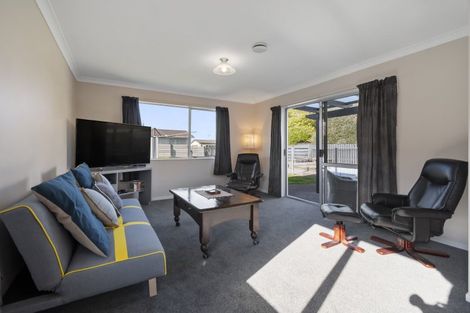 Photo of property in 2 Palliser Place, Milson, Palmerston North, 4414