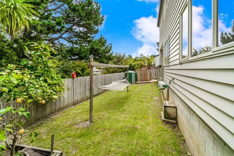Photo of property in 80 Rising Parade, Fairview Heights, Auckland, 0632