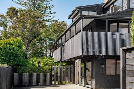 Photo of property in 2/10 Sylvan Park Avenue, Milford, Auckland, 0620