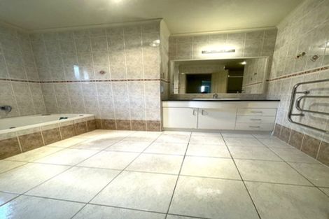 Photo of property in 111 Hugh Green Drive, Pinehill, Auckland, 0632