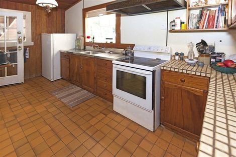 Photo of property in 130 Boord Crescent, Kumeu, 0891