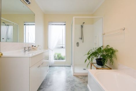 Photo of property in 525a Main North Road, Bay View, Napier, 4104