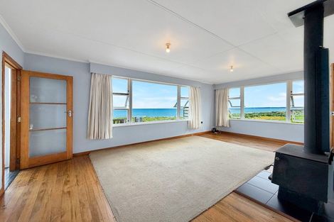 Photo of property in 111 Karaka Street, Castlecliff, Whanganui, 4501