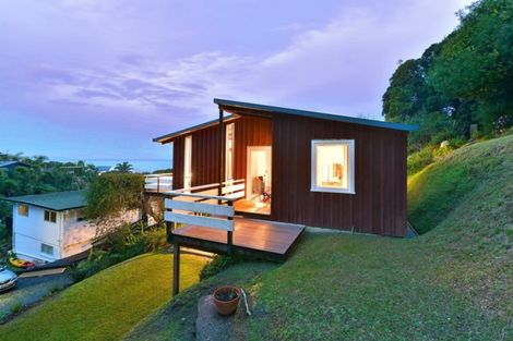 Photo of property in 20 Glenelg Road, Red Beach, 0932