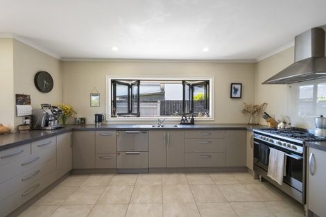 Photo of property in 5 Rodeo Drive, Kelvin Grove, Palmerston North, 4414