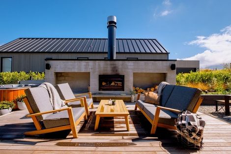 Photo of property in 32 Falconer Rise, Jacks Point, Queenstown, 9371