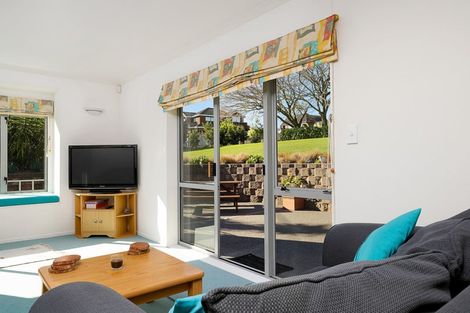 Photo of property in 2 Burgundy Park Avenue, Henderson, Auckland, 0612
