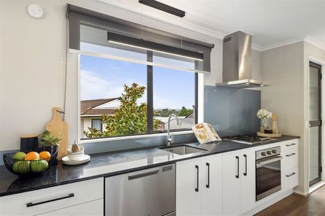 Photo of property in 2/14 Moxham Grove, Massey, Auckland, 0614