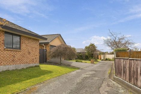 Photo of property in 21 Sorrento Place, Kelvin Grove, Palmerston North, 4414