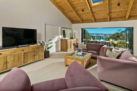 Photo of property in 14 Remu Place, Greenhithe, Auckland, 0632