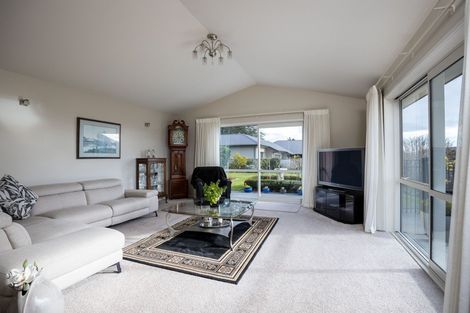 Photo of property in 28 Aderman Place, Hurworth, New Plymouth, 4310