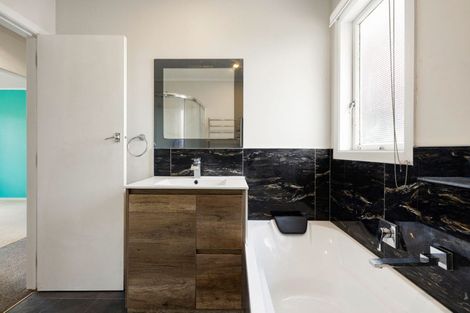 Photo of property in 6 Parkdale Place, Glenview, Hamilton, 3206