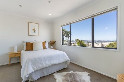 Photo of property in Harbour View Terraces, 9/170 Mokoia Road, Chatswood, Auckland, 0626