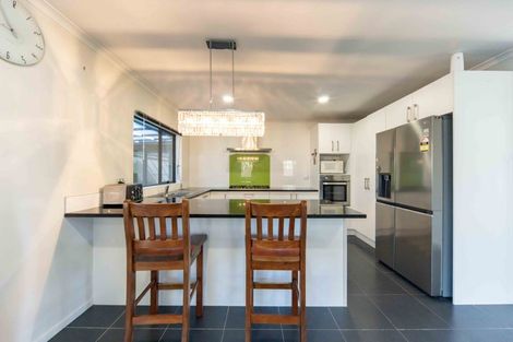 Photo of property in 35 Whitney Place, Rototuna North, Hamilton, 3210