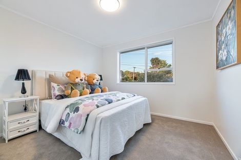 Photo of property in 2/17 Roberts Road, Te Atatu South, Auckland, 0610