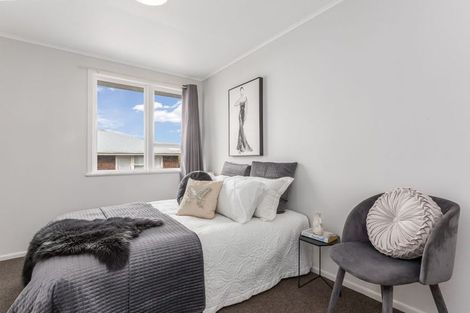 Photo of property in 32 Beauzami Crescent, Ascot Park, Porirua, 5024