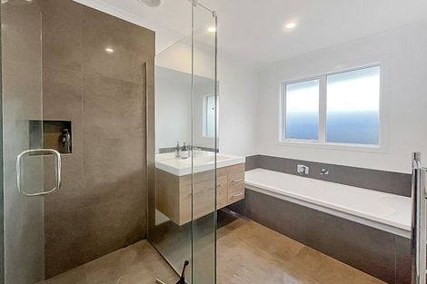 Photo of property in 111 Johnstone Drive, Fitzherbert, Palmerston North, 4410