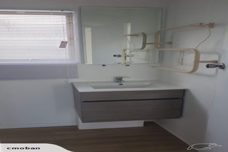 Photo of property in 8b Middlesex Place, Northland, Wellington, 6012