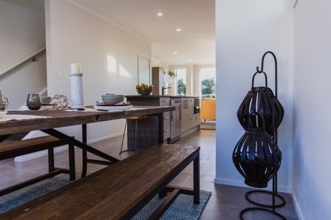 Photo of property in 77 Karepiro Drive, Stanmore Bay, Whangaparaoa, 0932