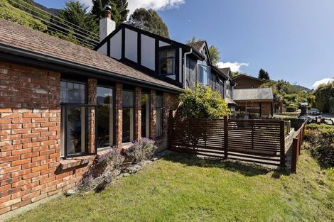 Photo of property in 10 Moss Lane, Sunshine Bay, Queenstown, 9300