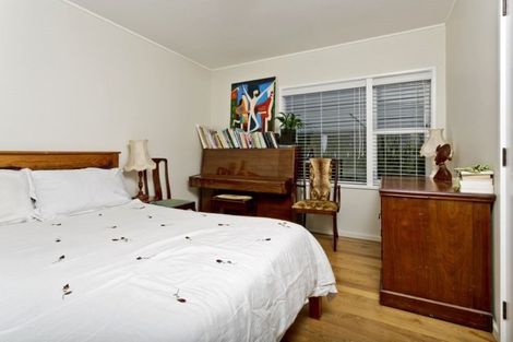 Photo of property in 421 East Coast Road, Mairangi Bay, Auckland, 0630