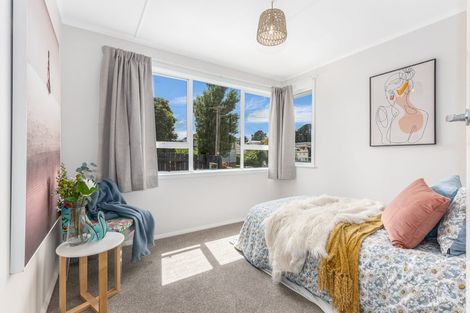 Photo of property in 20 Cornwall Crescent, Cannons Creek, Porirua, 5024