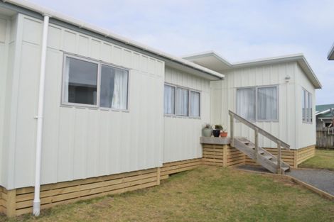 Photo of property in 17 Karaka Street, Otaki Beach, Otaki, 5512