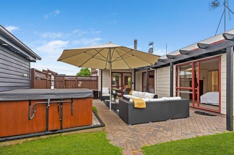 Photo of property in 51a Collins Road, Melville, Hamilton, 3206