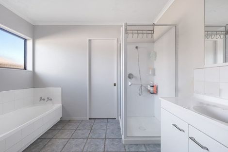 Photo of property in 128 Evans Road, Papamoa Beach, Papamoa, 3118