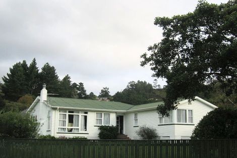 Photo of property in 5 Hanson Grove, Stokes Valley, Lower Hutt, 5019