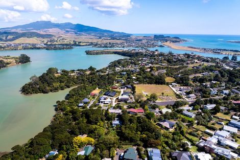 Photo of property in 20 East Street, Raglan, 3225