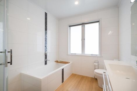 Photo of property in 142 Waitakere Road, Waitakere, Henderson, 0782