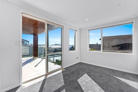 Photo of property in 72 Compass Way, Half Moon Bay, Auckland, 2012