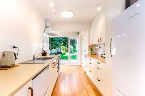 Photo of property in 37 Aperahama Street, Paekakariki, 5034